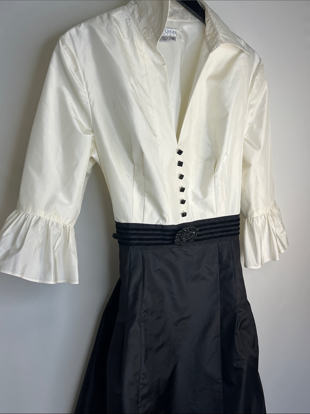 Kay Unger Ivory and Black Fancy  Dress with Ruffle Sleeves and Brooch - Picture 11 of 11